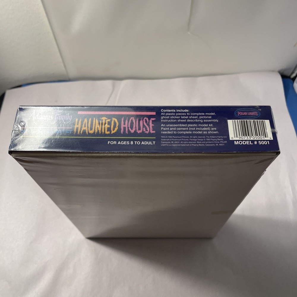 Polar Lights The Addams Family Haunted House with Ghosts Model Kit 5001 New - Picture 10 of 12